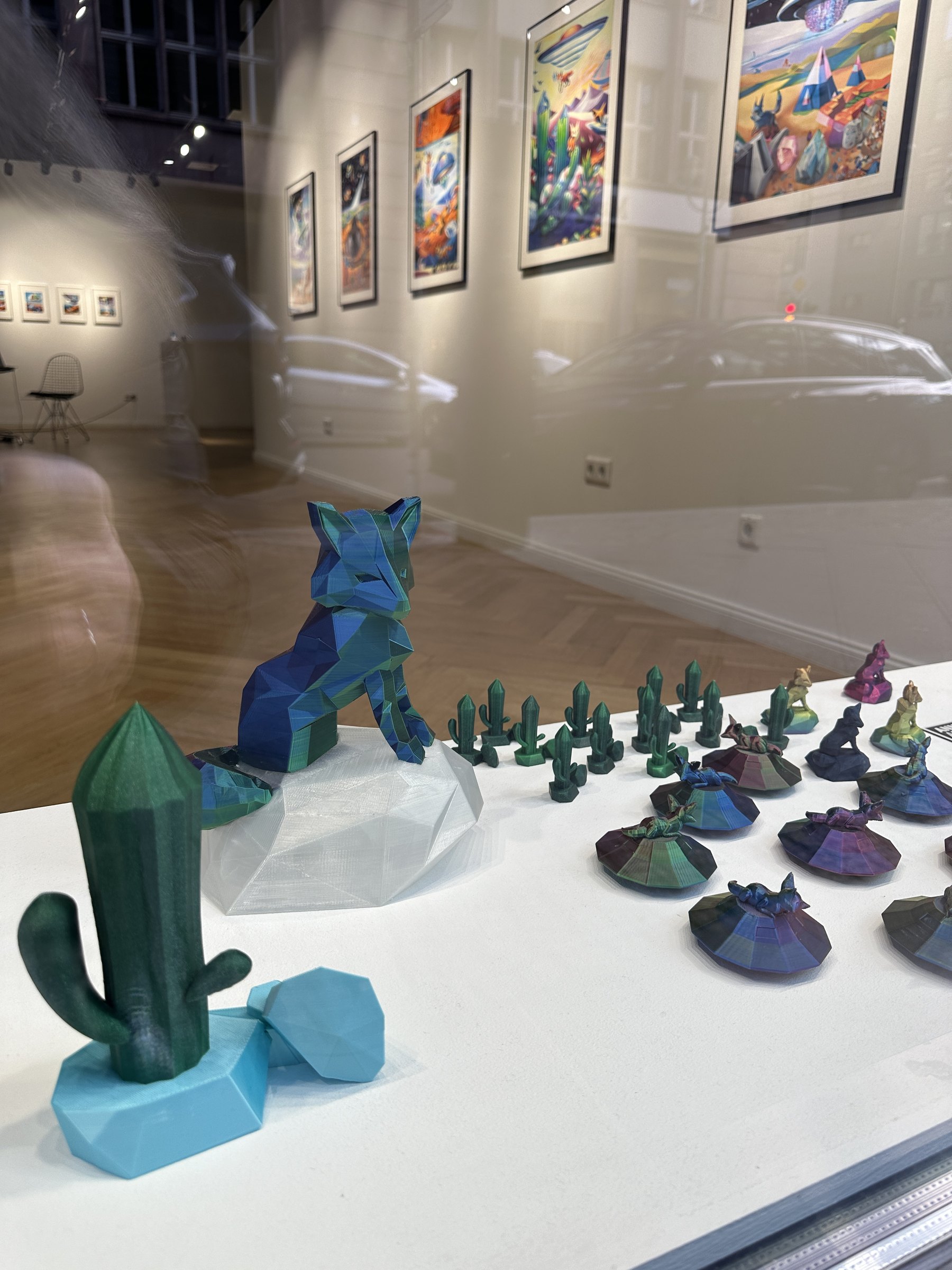 The sculptures in the vitrine